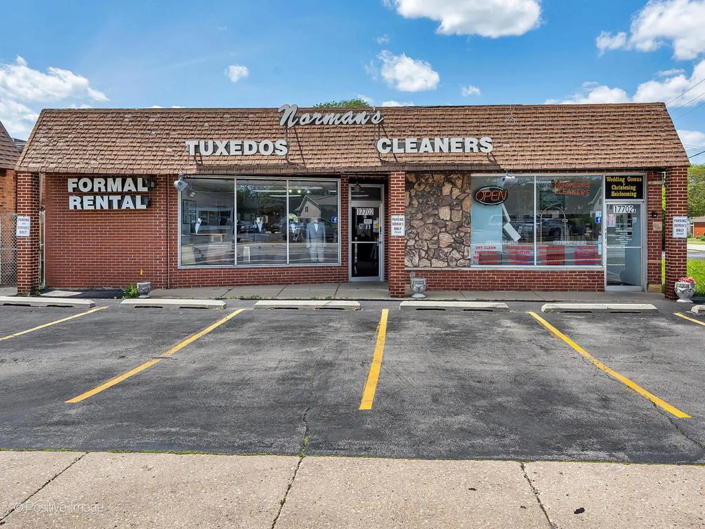 17702 Oak Park Avenue, Tinley Park