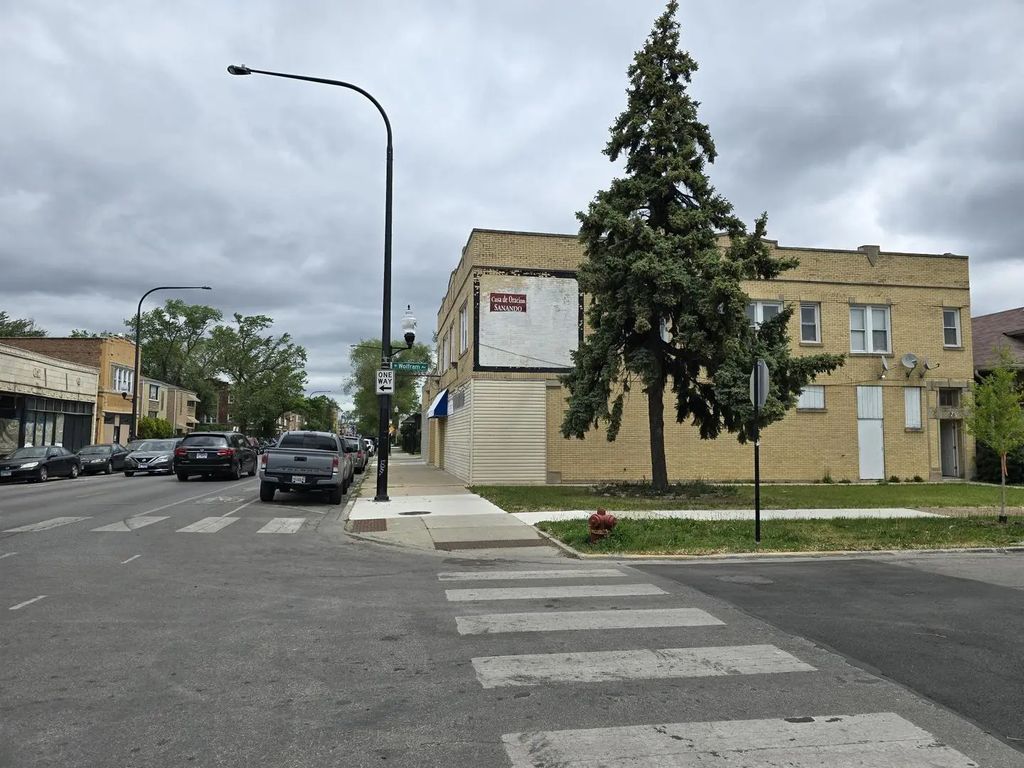 5154 W Wolfram Street, Chicago