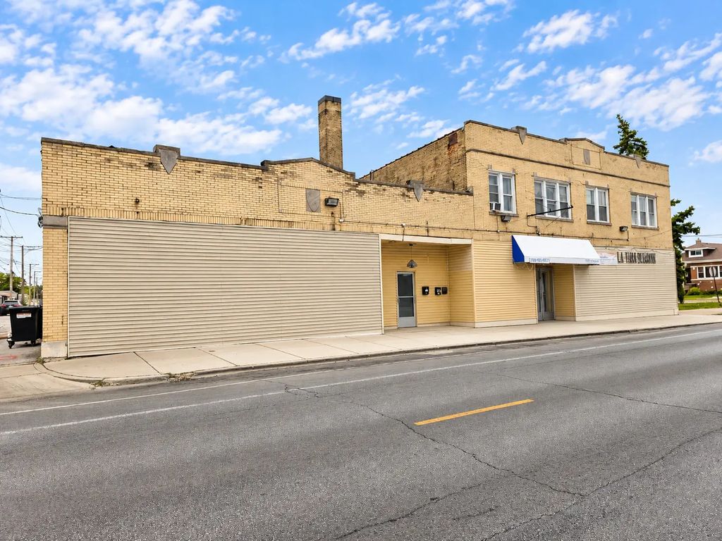 5154 W Wolfram Street, Chicago