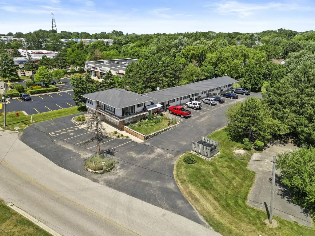 898 S Rand Road, Lake Zurich