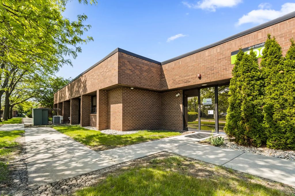 100 Hillcrest Boulevard, Schaumburg