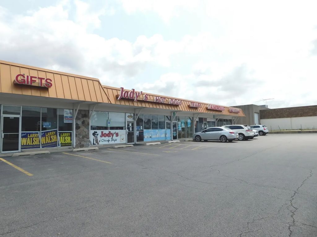 318 Republic Avenue 318, Joliet