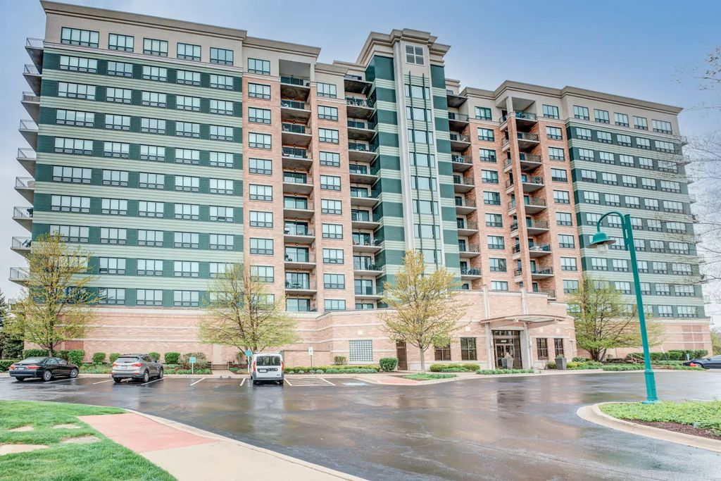 6420 Double Eagle Drive E35, Woodridge