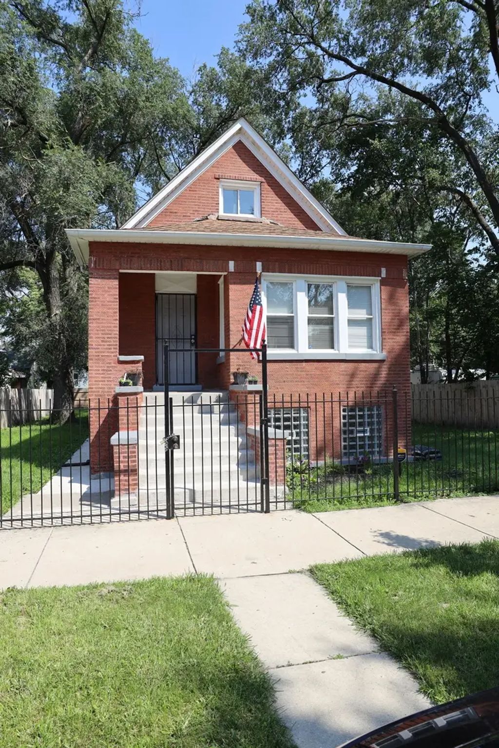 7017 S Hermitage Avenue, Chicago
