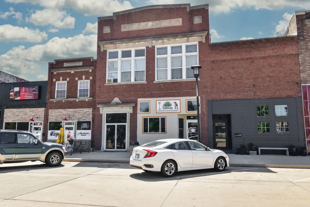 118 E Main Street, Dwight