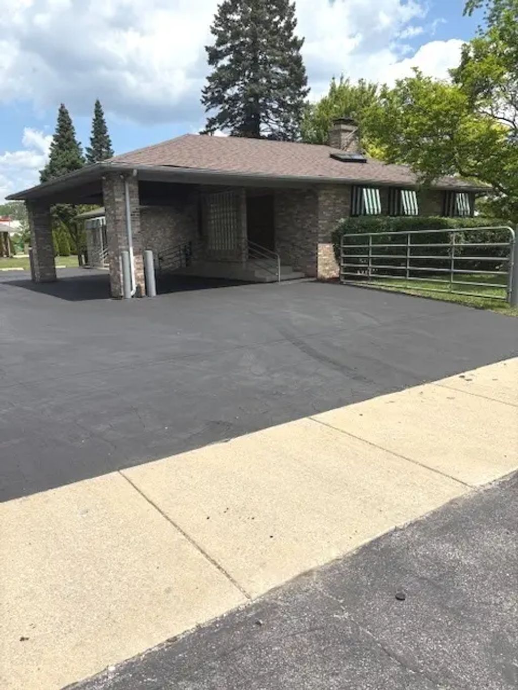 1200 N Green Bay Road, Waukegan
