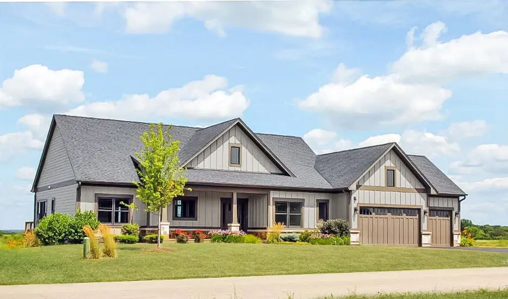 10701 Clearwater Way, Huntley