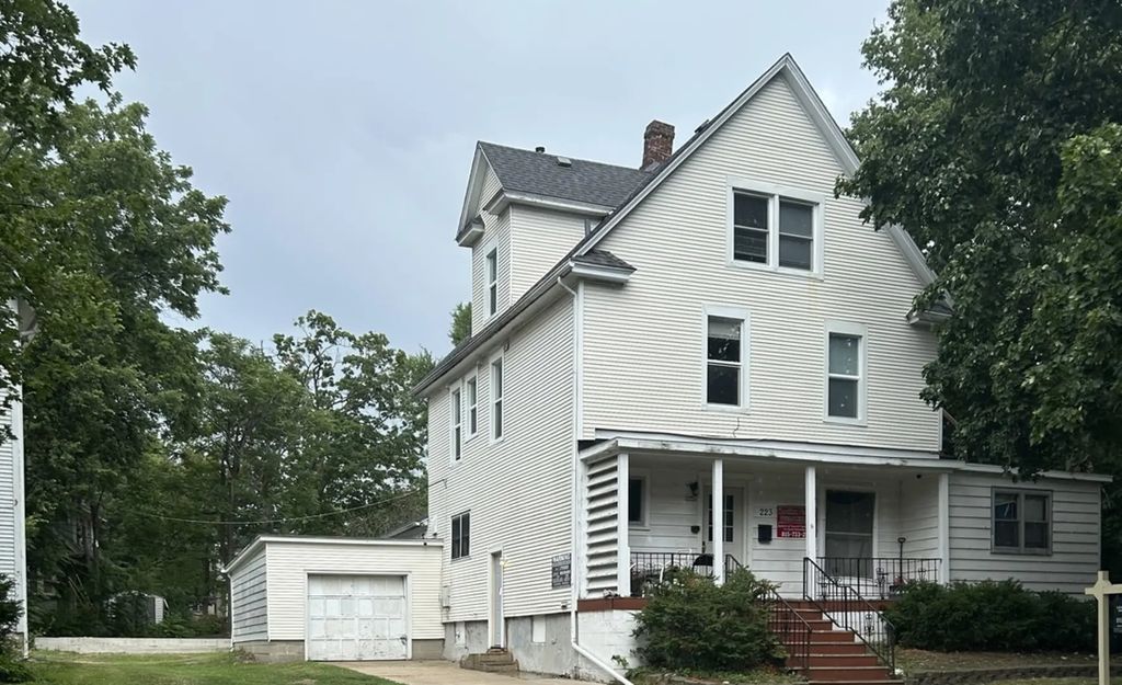 223 W Locust Street, DeKalb