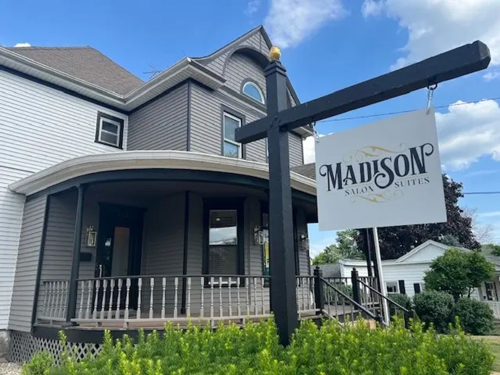 210 N Madison Street, Woodstock