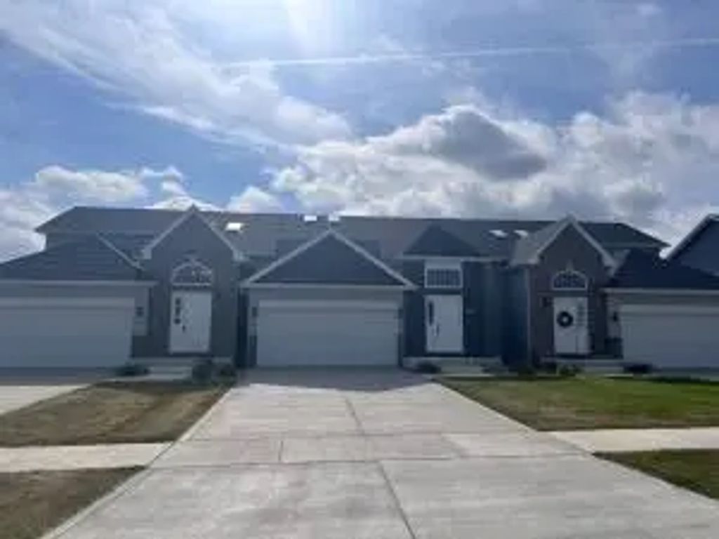 3136 W 83rd Lane 46c, Merrillville