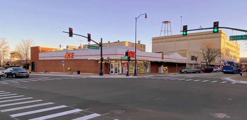 239 N Genesee Street, Waukegan