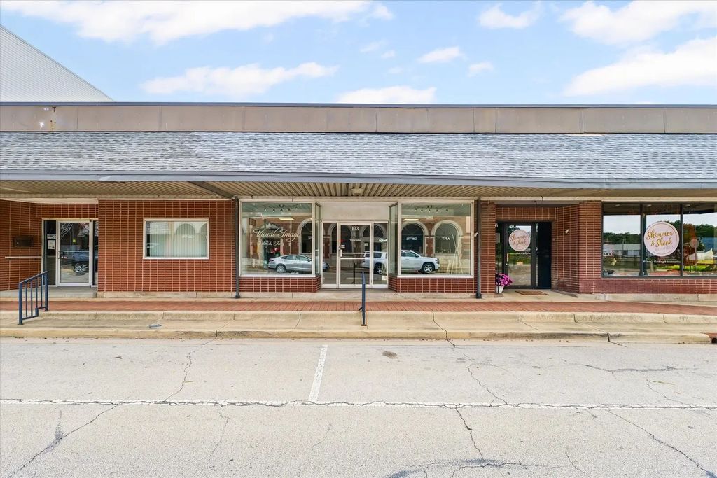 103 N Main Street, Tuscola