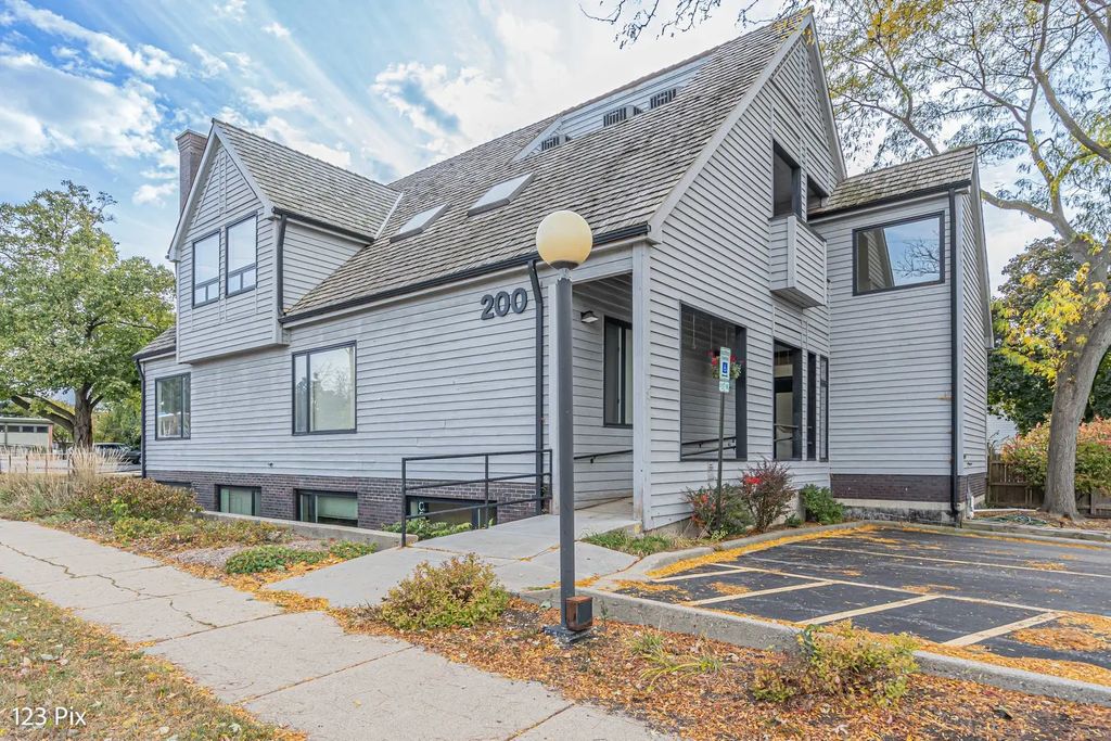 200 N Northwest Highway 301, Barrington