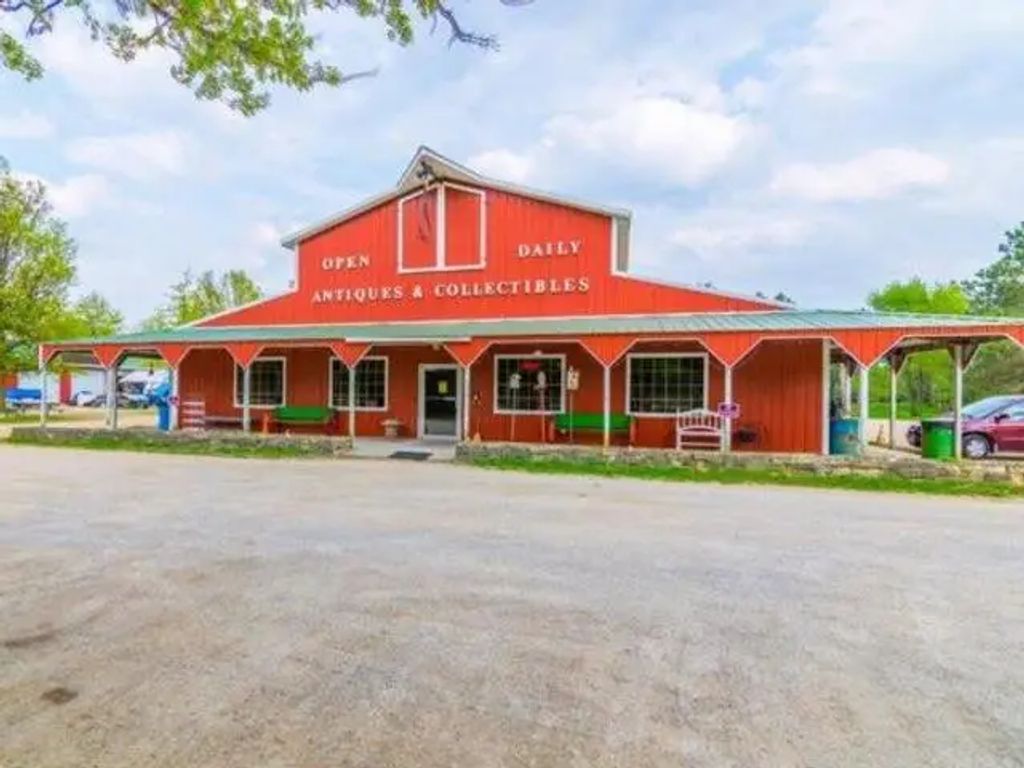 23080 Waller Road, Fulton
