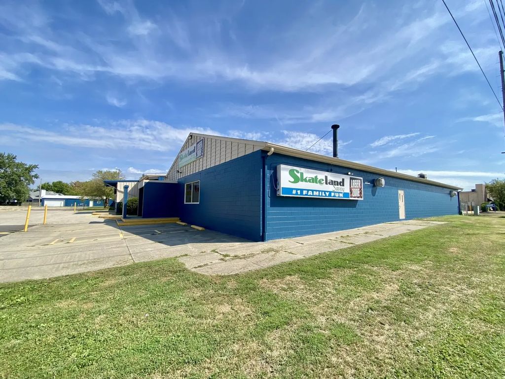 208 W Curtis Road, Savoy