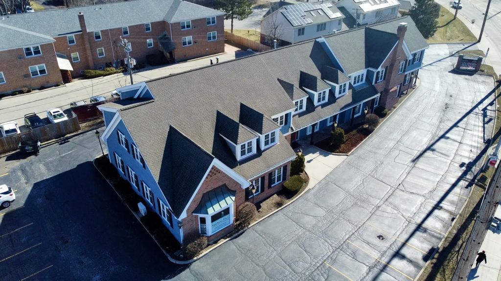 215 S Northwest Highway, Barrington