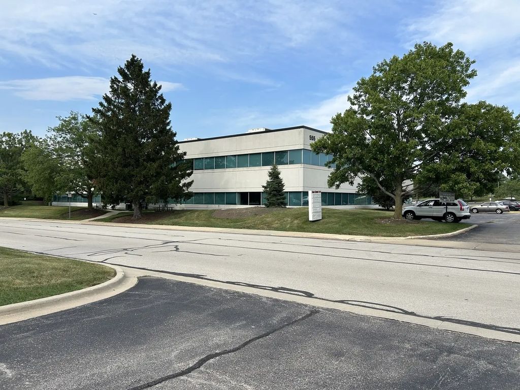555 Waters Edge Lane, Lombard