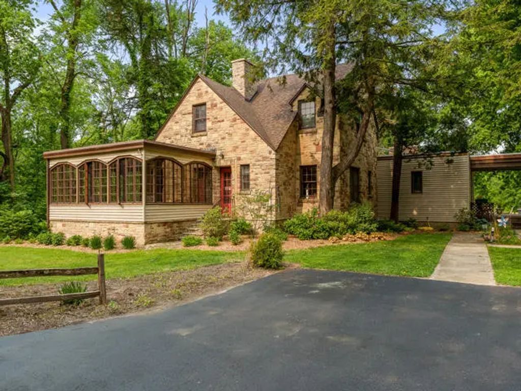2373 Geddes Road, Rockford
