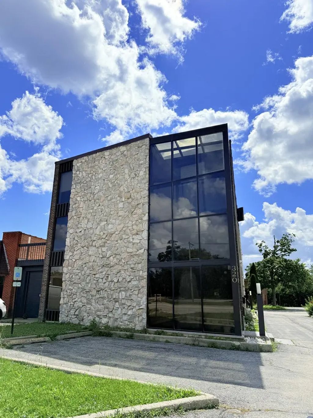 320 E Irving Park Road, Wood Dale