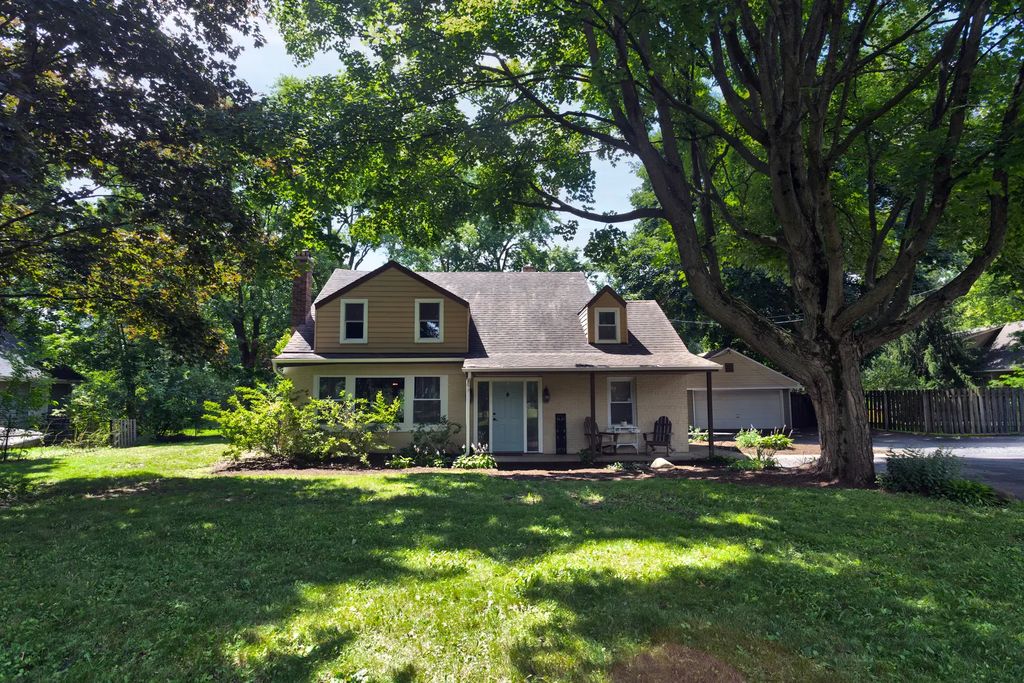 483 E Crystal Lake Avenue, Crystal Lake