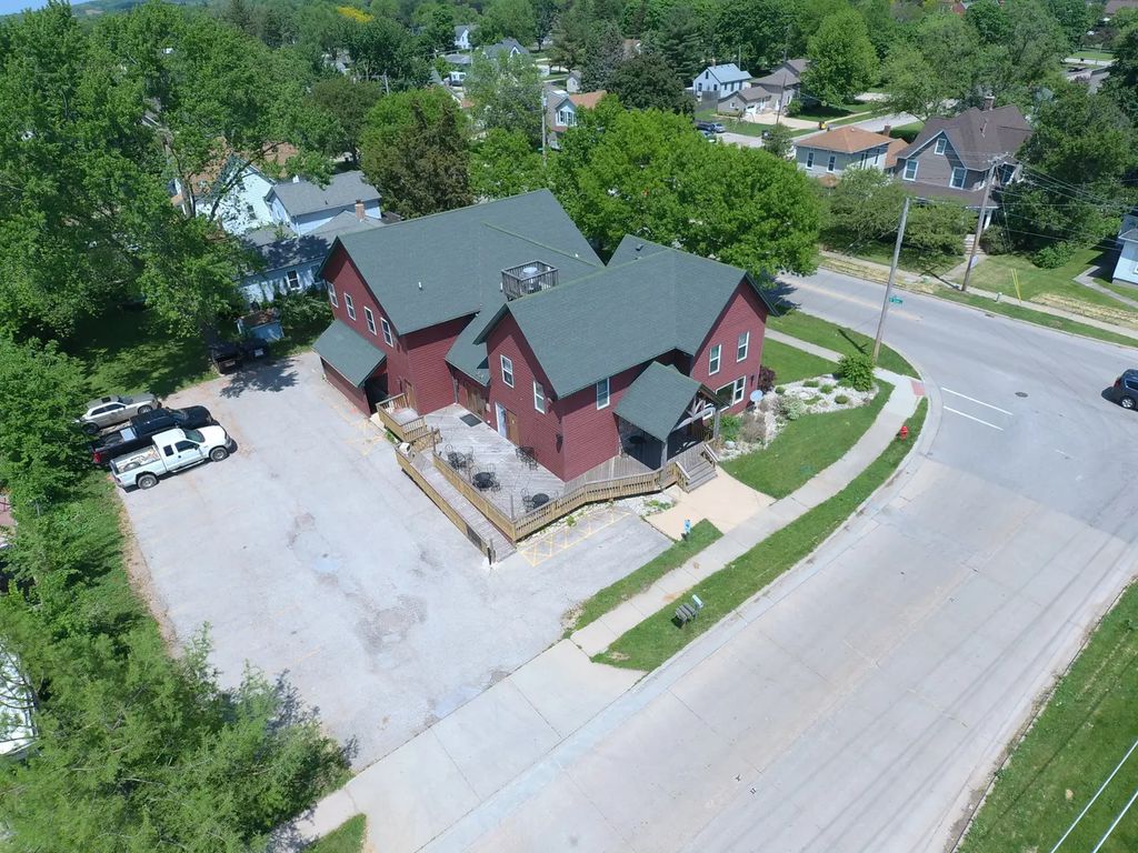 104 W Railroad Street, Marengo