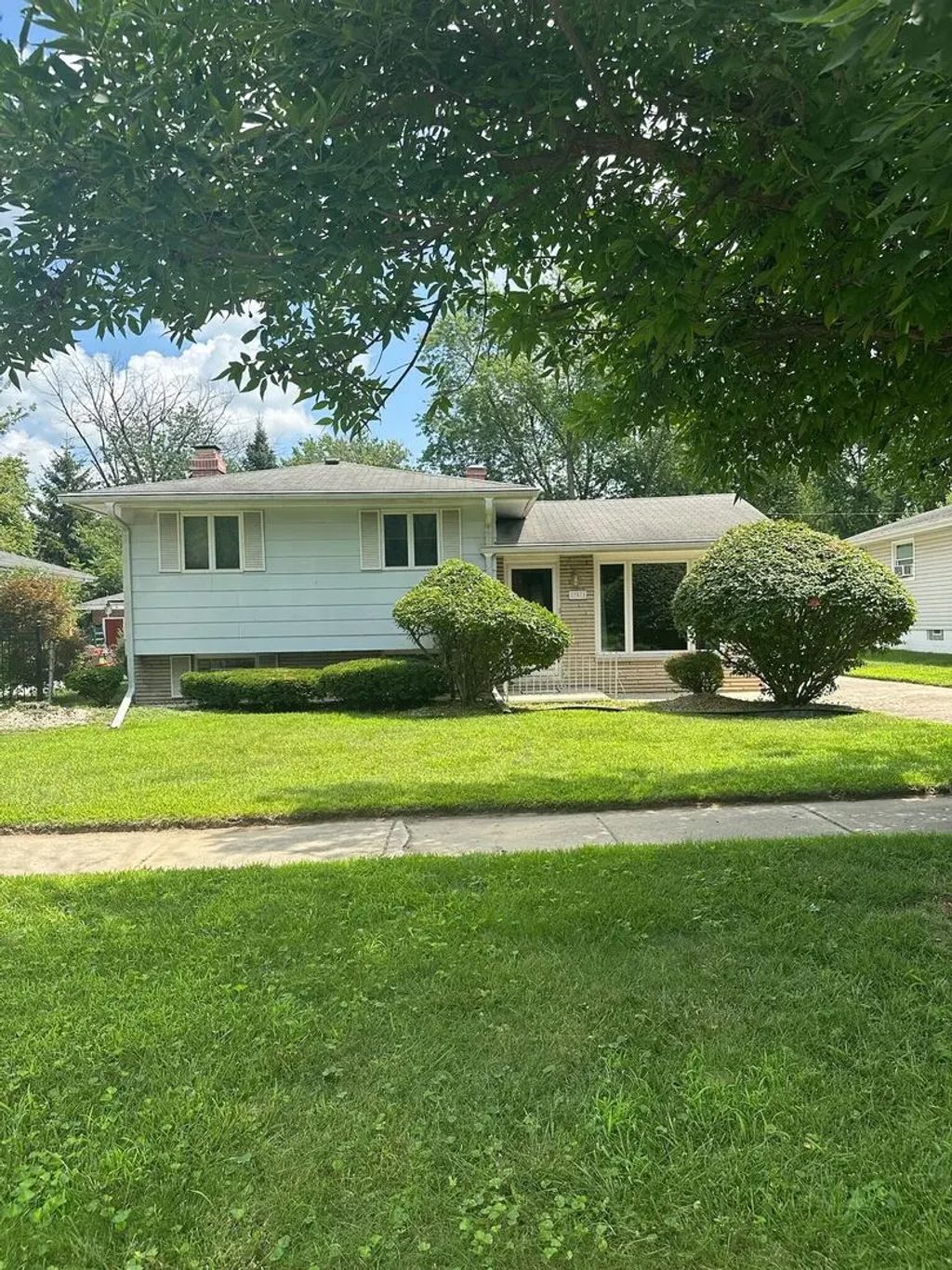 17871 Locust Street, Lansing
