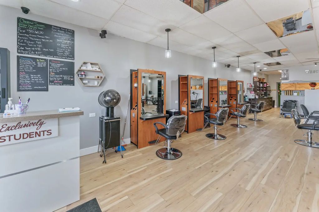 9999 Confidential Avenue, Palatine