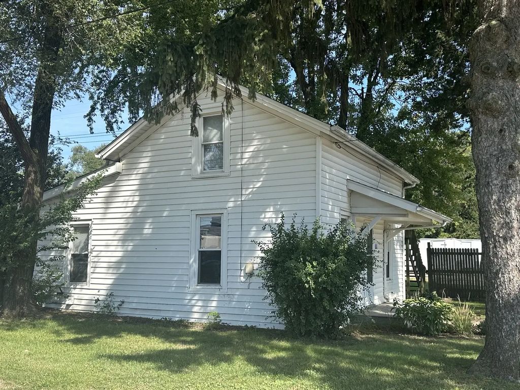111 Monroe Street, Genoa