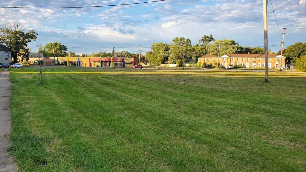 1213 Grand Avenue, Waukegan