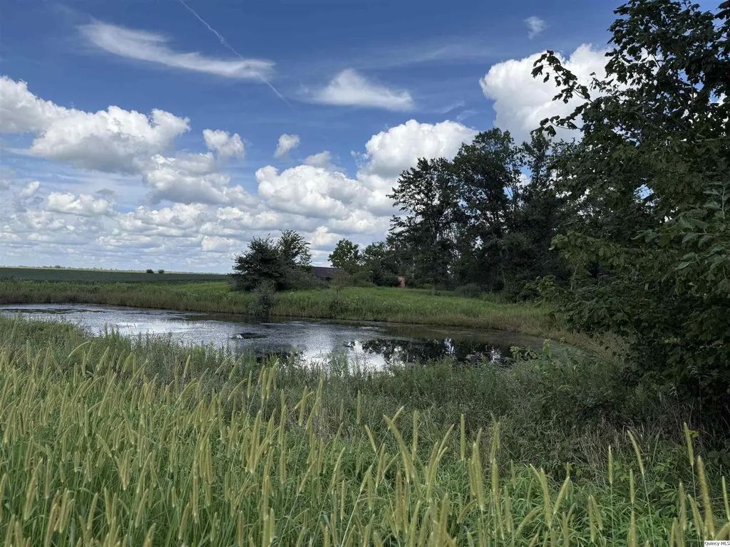 2476 N 2500, La Harpe