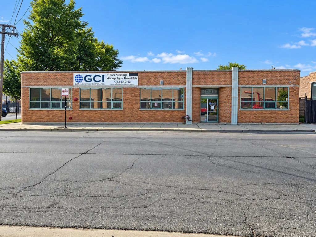 4535 W Addison Street, Chicago