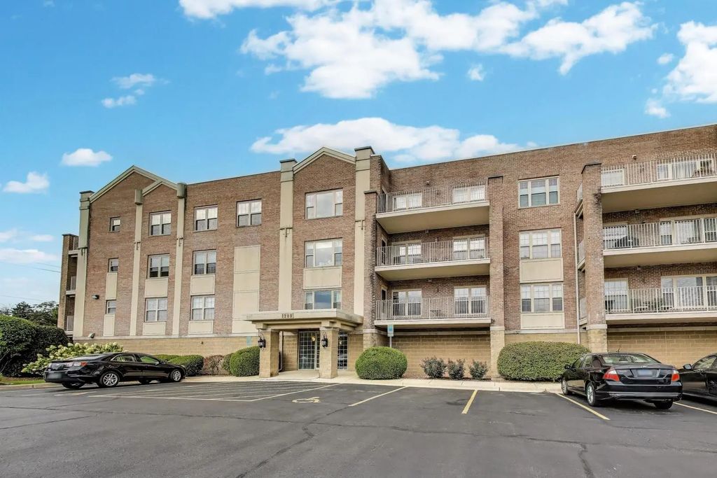 1200 S Prospect Avenue 108, Elmhurst