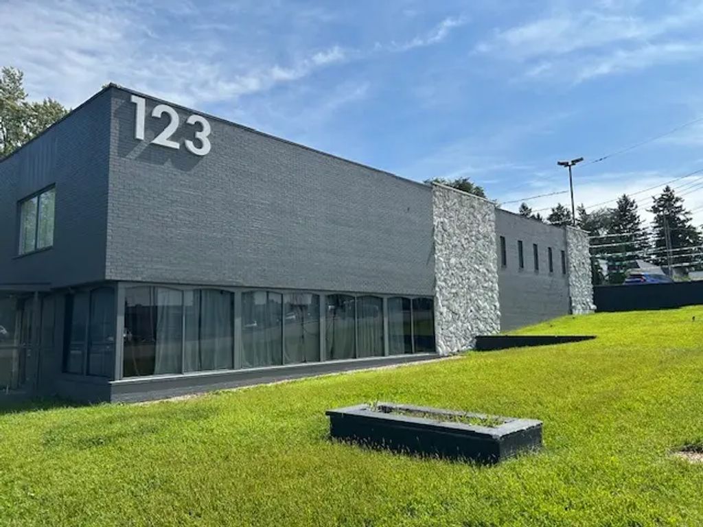 123 N Alpine Road, Rockford