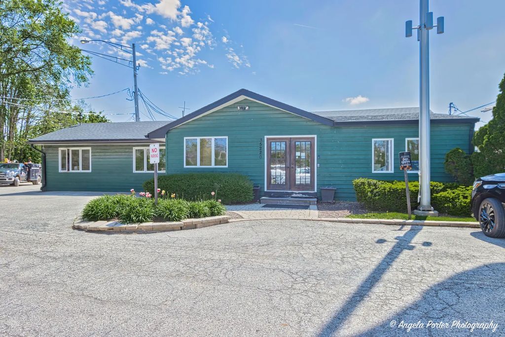 35220 N Il Route 83, Round Lake Beach
