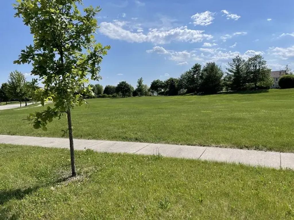 25102 Old Oak Lane, Shorewood