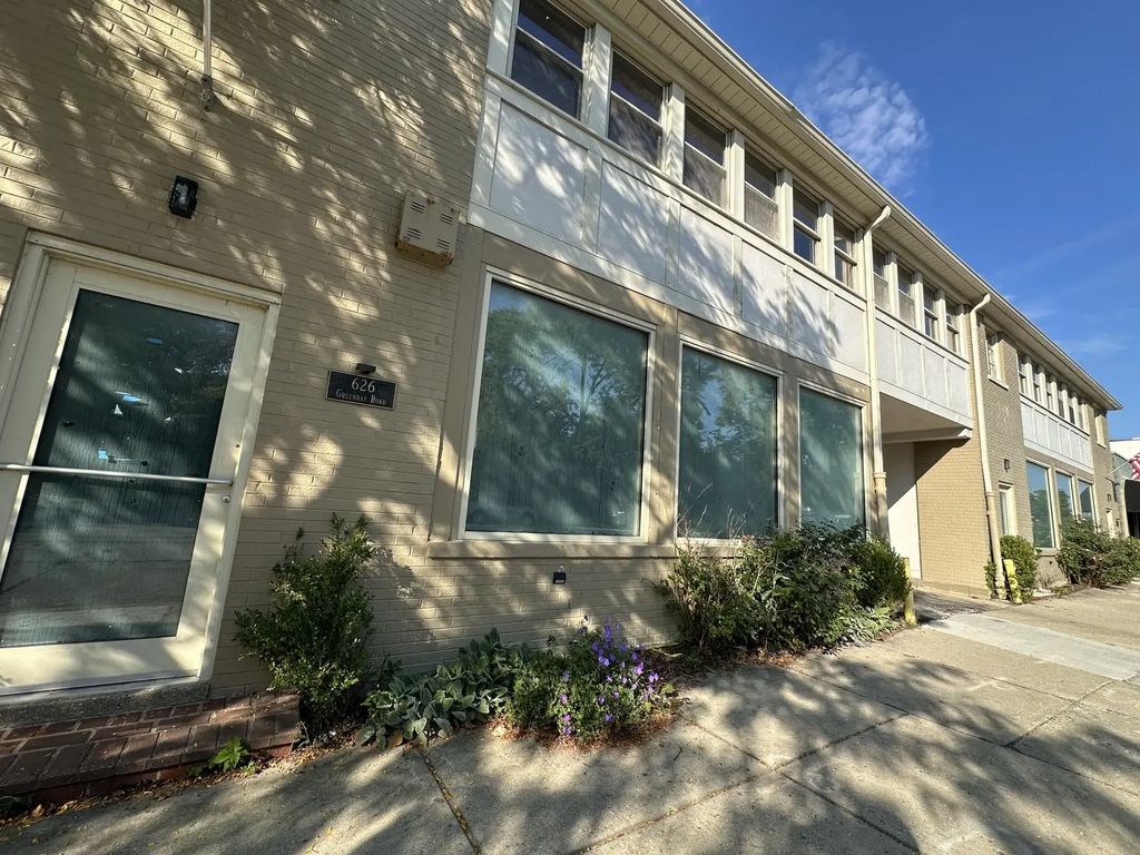 630 Green Bay Road, Kenilworth, 60043