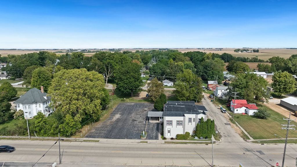 110 E Dixon Street, Polo