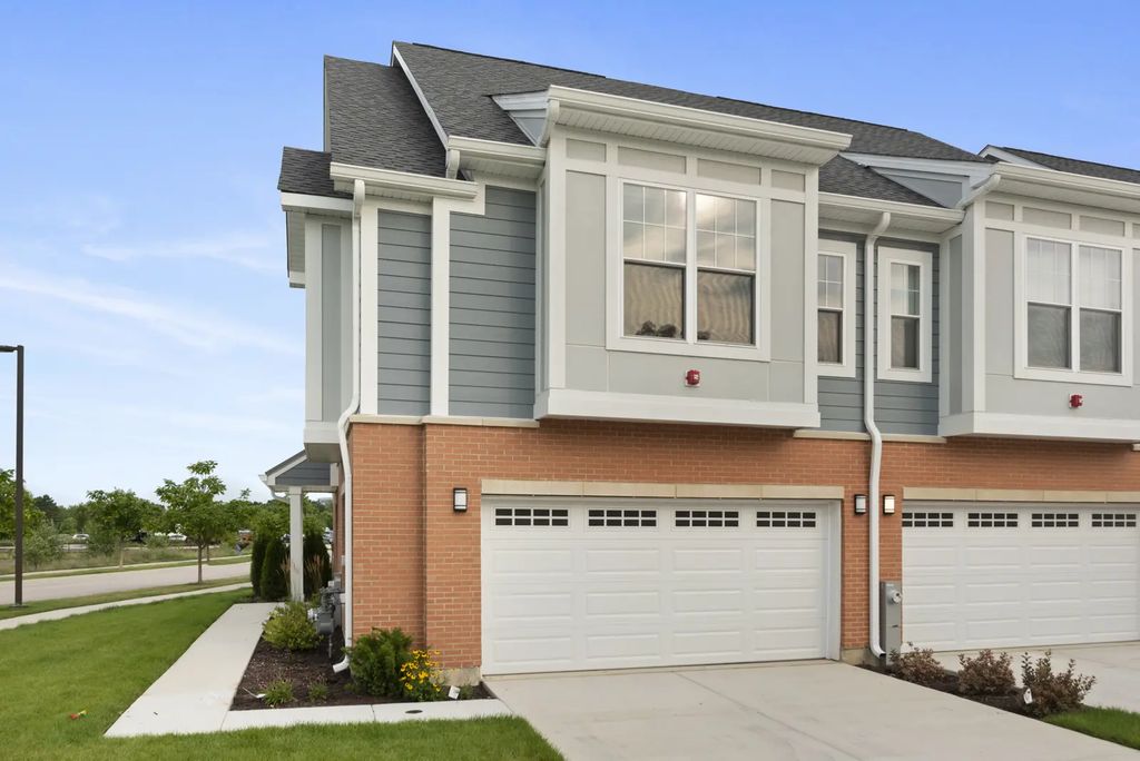 28297 Torch Parkway, Warrenville