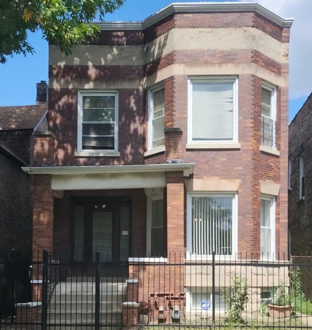 4432 W Maypole Avenue, Chicago