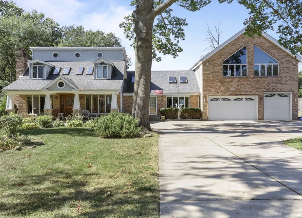 2n584 S Ardmore Avenue, Villa Park