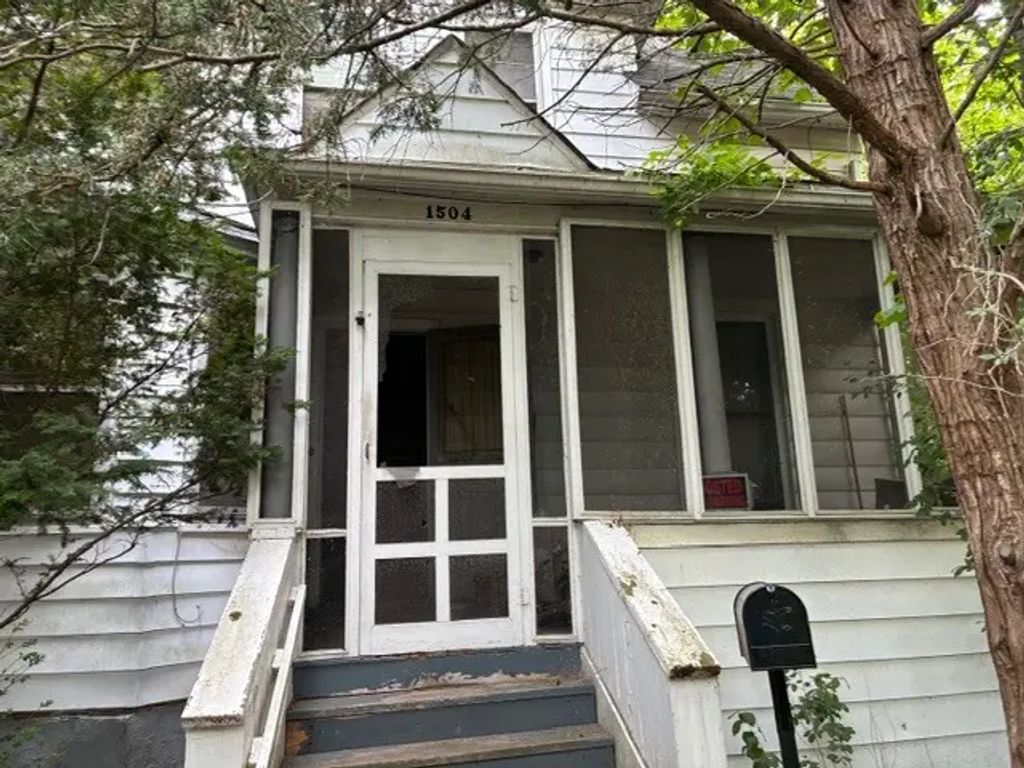 1504 W Glen Flora Avenue, Waukegan