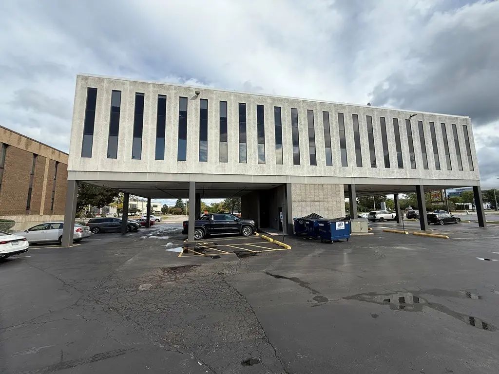 950 Skokie Boulevard, Northbrook