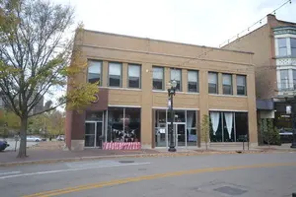 76 S Grove Avenue A, Elgin