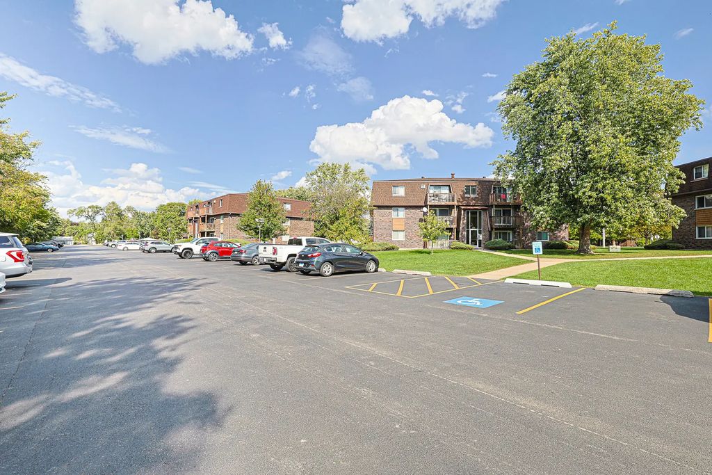 19380 Wolf Road 6, Mokena