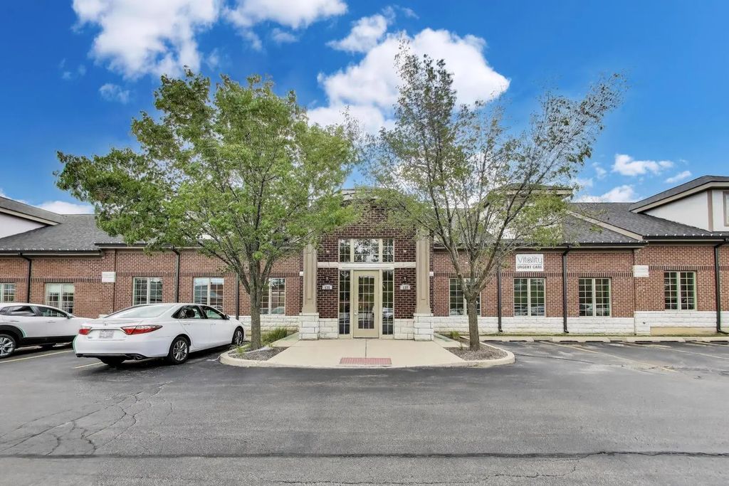 135 W Rand Road, Arlington Heights
