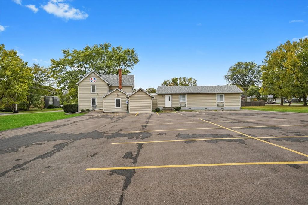 412 Hankes Avenue, Aurora