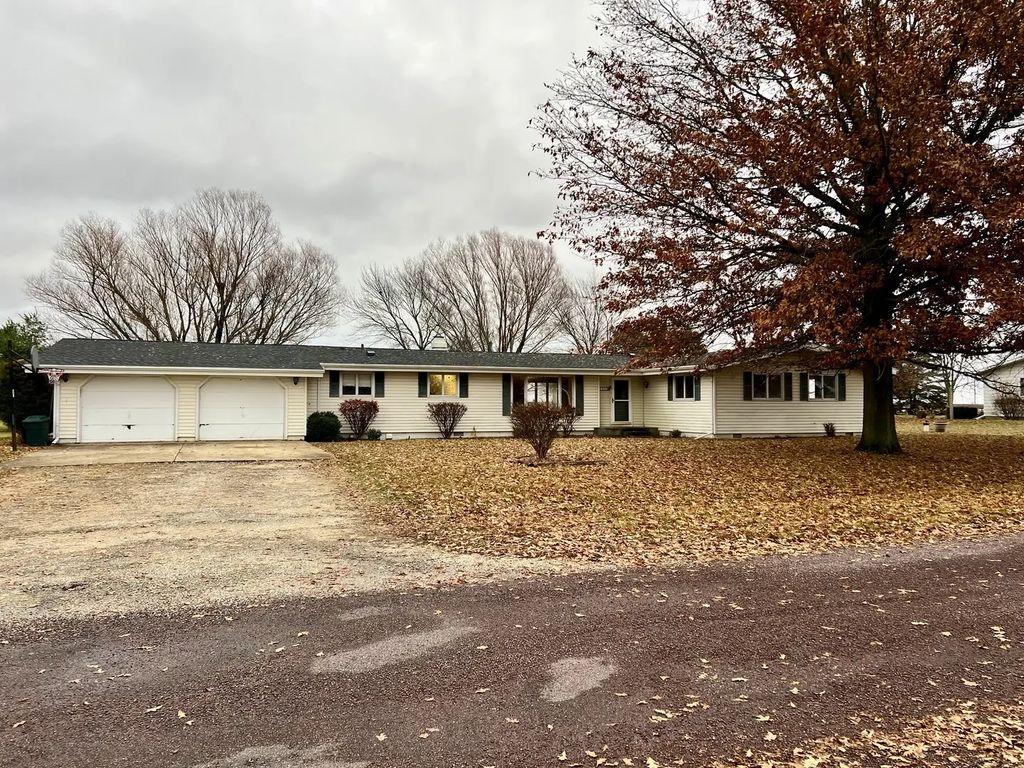 106 Lakeview Drive, Gibson City