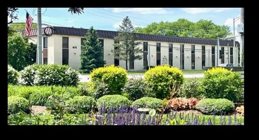 475 W 55th Street, Countryside