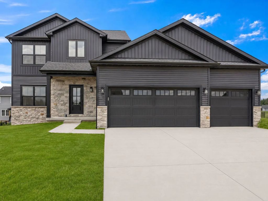 710 Wheatley Drive, Mahomet