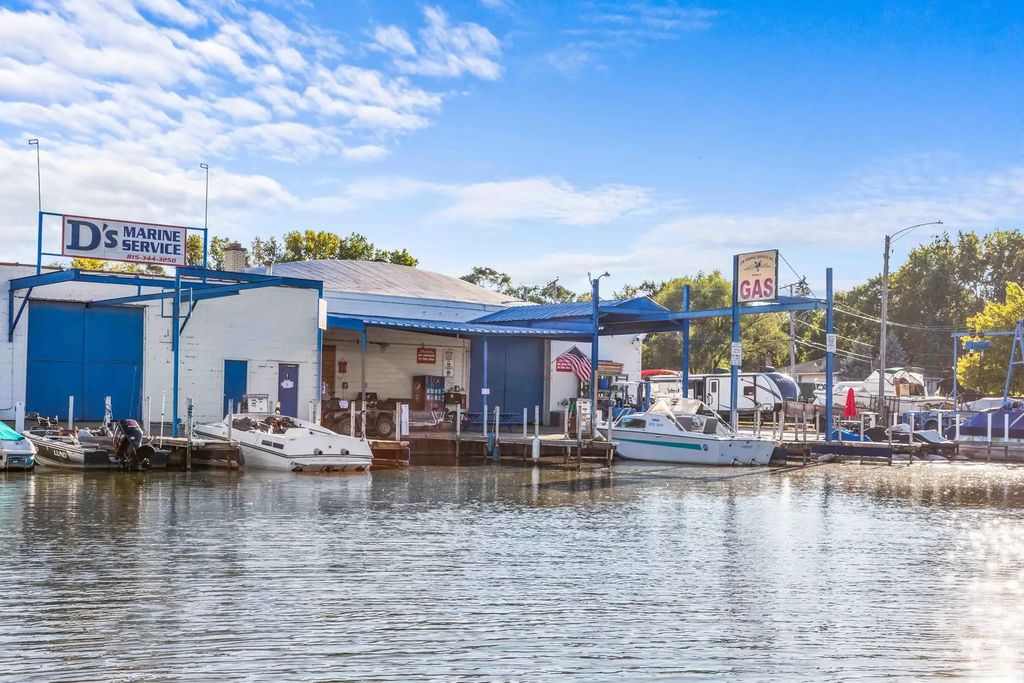 3308 Waukegan Road, McHenry